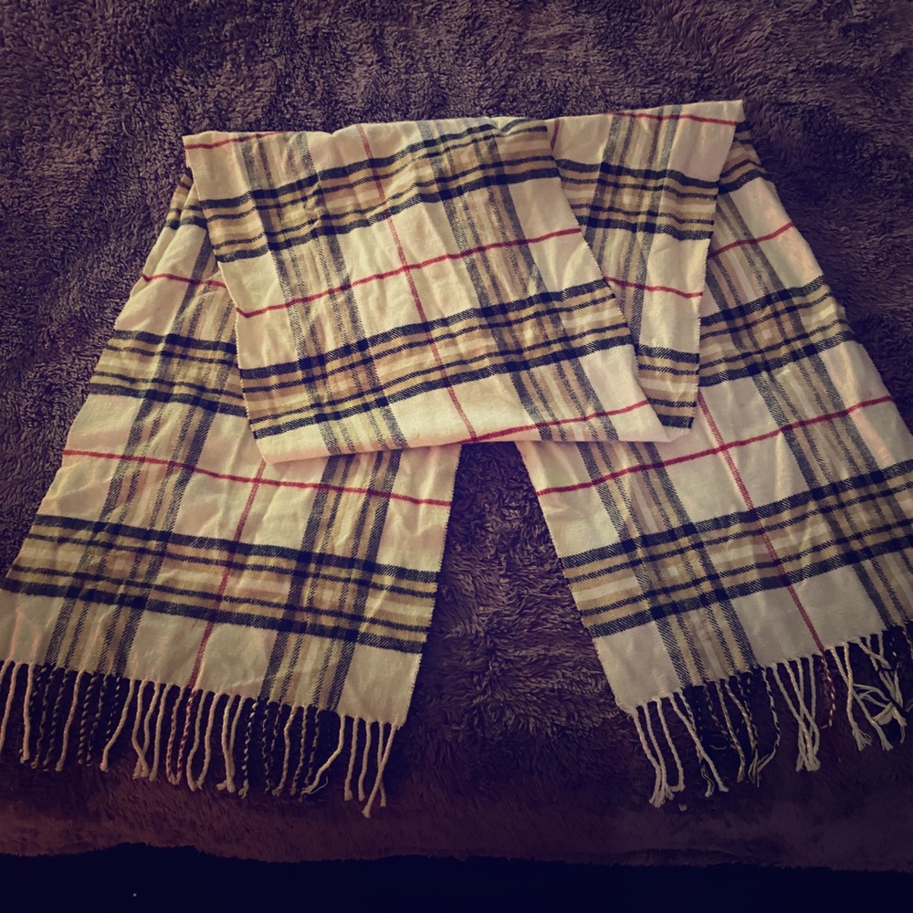 Classic Plaid Scarf **Burberry Style**
